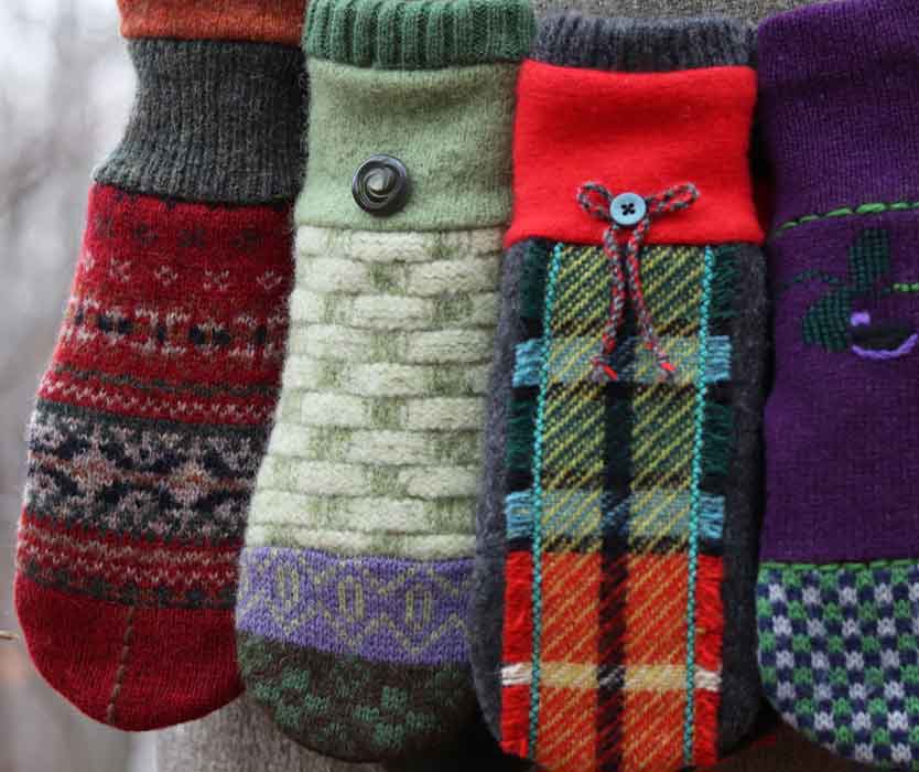 mitaines chaudes et colorées en laine recyclée accessoires authentiques et cousus à la main